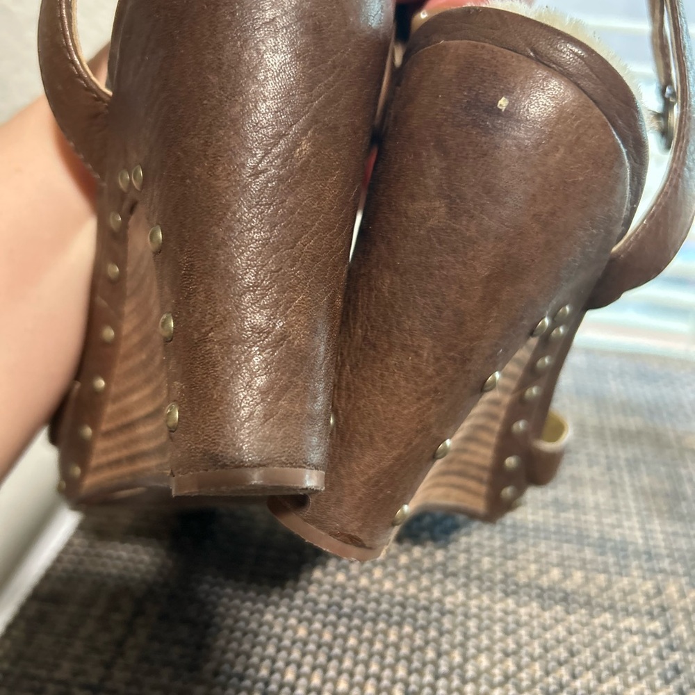 UGG ROCHELLE Brown Leather Wedge Sandals Size 7 - Picture 8 of 11